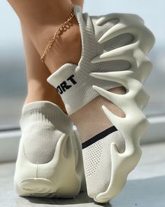 Octopus Knitting, Strappy Shoes, Chic Type, غرفة ملابس, Knit Sneakers, Estilo Chic, Breathable Sneakers, Round Toe Heels, Patch Design