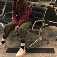 Rue Bennett Outfit Ideas, Indie Winter Fits, Rue Bennett Outfit, Stile Ragazza Skater, Rue Bennett, Korean Fashion Aesthetic, Goth Outfit, Skater Girl Outfits, Grunge Look