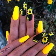 Nails With Sunflowers, Hot Nail Designs, Yellow Nail Art, Yellow Nails Design, Nagellack Trends, Sunflower Nails, Nails Yellow, Valentine Nails, Black Nail Art