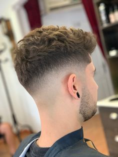 Low Mid Fade Haircut Men, Messy Curly Hair Men, Short Hairstyles For Men Fade, Low Mid Fade, Best Fade Haircut For Men, Skin Fade Haircut Men, Low Fade Curly Hair, Very Short Hair Men, Old Money Summer Outfits