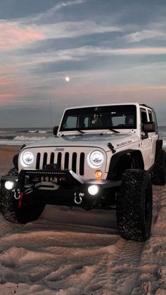 White Rubicon Jeep, Dream Cars Bmw, Wrangler Accessories, Bike Photoshoot, Jeep Rubicon, Jeep Lover