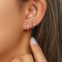 Have you been looking for the perfect little hoop earrings? These dainty little hoops earrings are light and comfortable for everyday wear. Two sizes available and perfect for stacking on a double lobe piercing.These hoops are made of stainless steel, so waterproof! The color remains perfect. Gold: 18k gold platingMaterial: Stainless steelWidth: 10mm/12mm Waterproof jewelry Hypoallergenic Tarnish Free Glazd Pouch with every order Free US shipping Easy Exchange & Return policy PRODUCT INFOAll our Double Lobe Piercing, Little Hoop Earrings, Double Earrings, Double Hoop Earrings, Small Gold Hoops, Tiny Hoop Earrings, Mini Hoop Earrings, Hoop Earring Sets, Waterproof Jewelry