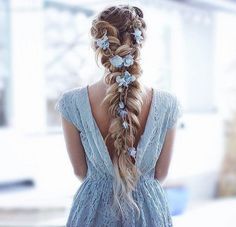 A feminine blog, anythng and everything I find beautiful. Also check out my secondary blogs: alittlepeekaboo (adult blog no one under 18) myeverchangingcrushes, wish4interiors & mycatmadememakeacatblog Art Hair, בר מצווה, Princess Hairstyles, Flower Crowns, Bride Hairstyles, Hair Dos, Prom Hair