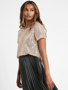 Sequin Scoop-Neck Top | Banana Republic Sparkly Sequin Top, Sequins Top Outfit, Top Banana, Scoop Neck Top, Tres Chic, Dressy Outfits, Glam Fashion, Sequin Top, Material Girls