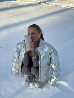 Silver Puffer Jacket Outfit, Silver Jacket Outfit, Silver Puffer Jacket, Winter Jacket Outfits, Stylish Winter Coats, Cosy Outfit, Silver Jacket