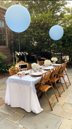 Garden party baby shower for a baby boy. Bamboo chairs, blue and white stripe table cloth, rattan cups, bamboo cutlery Boy Baby Shower Tea Party, Baby Shower At Restaurant Ideas, Bonjour Baby Shower Ideas, Baby Shower Restaurant Ideas, Preppy Boy Baby Shower Ideas, Old Money Baby Shower Theme, Intimate Baby Shower At Home, Poolside Baby Shower Ideas, Baby Shower Aesthetic Boy