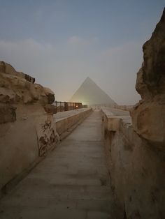 a walkway leading to the great pyramid in giza