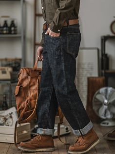 We delivers good quality denim time after time - and these original  jeans showcase this effortlessly. Constructed from 13.5oz indigo denim, woven with Siro Spinning yarns to create an authentic '70s/80s style fabric. they’re cut to a slim fit and are signed off with a woven brand tag too. Rugged Style