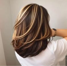 Medium Bob With Long Layers, Brunette Lowlights And Highlights, Medium Length Hair With Layers Side Part, Hairstyle Highlights, Medium Length Layered Haircuts, Dag Make Up, Short Hair Highlights, Long Shag Haircut, Long Shag