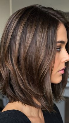 Rambut Brunette, Brunette Hair With Highlights, Vlasové Trendy, Brown Hair Balayage, Haircuts For Medium Hair, Hair Affair, Balayage Brunette, Short Hair Color, Hair Color And Cut