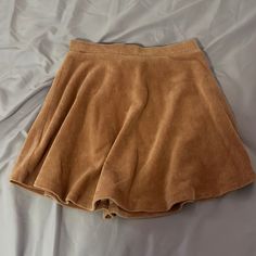 Unworn Soft Skirts Perfect For The Fall Season Opened To Negotiation Trendy Forever 21 Flared Skirt Bottoms, Forever 21 Brown Bottoms For Fall, Forever 21 Skirt For Fall, Trendy Forever 21 Flared Skirt, Garage Corderoy Skirt, Courdory Mini Skirt, Orange Corduroy Skirt, Forever 21 Fall Skirt, Fall Corduroy Mini Skirt With Button Closure