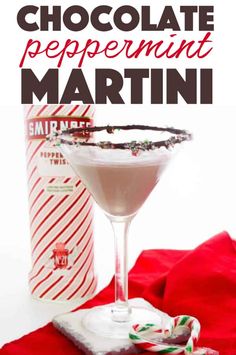 Chocolate Candy Cane Martini, Chocolate Peppermint Martinis, Christmas Chocolate Martini, Peppermint Chocolate Martini, Peppermint Mocha Martini, Expressing Martini, Peppermint Chocolate Martini Recipe, Peppermint Bark Martini