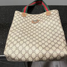 This Authentic Gucci Tote Is In Pristine Condition. Bags Gucci, Gucci Tote, Gucci Bags, Womens Tote Bags, Gucci Bag, Gucci, Women Shopping, Color