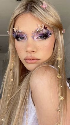 Makeup For Fairy Costume, Fairy Hair And Makeup Ideas, Fairy Vibes Makeup, Fairy Halloween Makeup Glitter, Fairy Makeup Butterfly, Ethereal Costume Halloween, Purple Fairy Makeup Halloween, Body Glitter Aesthetic, Pretty Halloween Makeup Looks Fairy