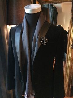 Suits With Scarf Mens Fashion, Expensive Suits Men, Silk Suit Men, Men Scarf, High Fashion Men, Classy Suits, Classy Outfits Men, Dress Suits For Men, Designer Suits For Men