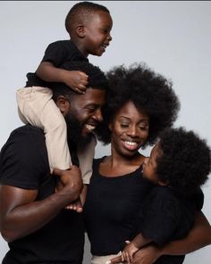 Black Family Lifestyle Photography, African American Family Photoshoot Ideas, Family Photos Black People, Family Aesthetic Black, Family Pictures Black People, Family Photo Ideas Black Family, Family Photoshoot Black People, Black Family Portrait Ideas, Black Family Pictures