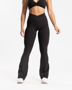 If you’re a Sierra girly, these are the flares of your dreams! Made from our best-selling Sierra fabric, buttery soft to the touch, with all the same booty-boosting details as our iconic Sierra Leggings. The leg shape flares out at the perfect spot for a super flattering fit that’s wearable for everything from working out to going out. Bra Top Dress, Flare Legging, Sport Bra Top, Black Sports Bra, Long Sleeves Jacket, Trending Now, Sport Shorts, Men's Collection, Bra Tops