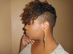 Short Locs Shaved Sides, Edgy Short Hair Styles, Crochet Twist Hairstyles, Styling Braids, Hair Styles Ideas, Shaved Hairstyles, Shaved Side