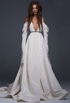 Witchy Wedding Dress, Vera Wang Bridal, Vera Wang Wedding, Wedding Dresses Vera Wang, Vera Wang Dress, Bridal Fashion Week, Couture Wedding, Fall Wedding Dresses