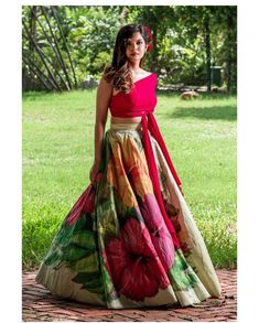 Skirt Lehenga, Indian Wedding Lehenga, Designer Skirt, Crop Top Lehenga, Lehenga Saree Design, Blouse Designs Catalogue, Outfits Indian, Custom Bridesmaid Dress