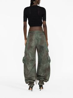 The Attico Camouflage Cargo Jeans - Farfetch Attico Cargo Pants Outfit, Military Style Relaxed Fit Cargo Jeans With Multiple Pockets, Attico Cargo Pants, The Attico Fern Cargo Jeans, Military Camouflage Cargo Jeans, Jeans Cargo, Stylish Women Fashion, Sweatpants Shorts, Blazer Vest