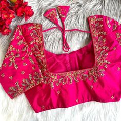 Price__1050 free shipping 

Blouse Design *RAJESHREE*

Blouse has jari ,thread ,ton to ton beads handwork and khatli hand work

Blouse material heavy banarasi silk

Blouse has froent open paterrn

Blouse size making 38

Alterupto *40*

BEAUTIFUL HANDWORK LATKAN