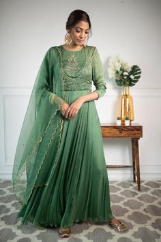 Shop for Parul Gandhi Label Green Butter Silk Embroidered Anarkali With Dupatta for Women Online at Aza Fashions Elegant Mehendi, Scallop Dupatta, Green Anarkali Suits, Green Anarkali, Modern Bridal Gowns, Silk Anarkali, Gold Blouse, Embroidered Bodice, Organza Dupatta