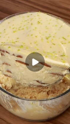 a video showing how to make a cake in a glass dish on a wooden table