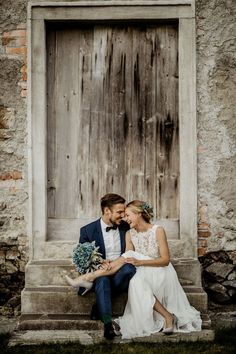 wedding pictures poses bride and groomwedding picture ideas bride and groombride and groom pictures romanticole_alex_oesterreich_hochzeit_wedding_elenaengels_fotografie_europa_international_love_bride_groom_elopement_175 Nature Wedding Pictures, Wedding Pictures Poses, International Love, Groom Wedding Pictures, Wedding Photography List, Wedding Photography Bridal Party, Poses Bride, Wedding Photography Checklist, Bride Pictures