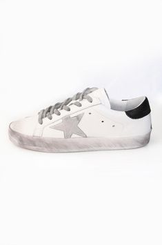 100% leather true to size Trendy Leather Sneakers With Leather Sole, Trendy Leather Sneakers, Golden Goose Sneaker, Sneakers, Leather