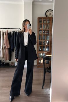 Womens Blazer Work Outfit, Flare Slacks Outfit Business Casual, Black Office Attire, Black Casual Formal Outfit, Women Black Suit Outfit, Chic Business Professional Outfits, Black Blazer Professional Outfit, Black Blazer Outfit Office, Corporate Attire Women Black