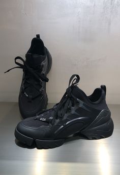 Dior Sneakers, Dr Shoes, Basket Noir, Spring Sneakers, Bow Sneakers, Dior Shoes, Sneakers Outfit, Sneakers Men Fashion, Black Sneakers