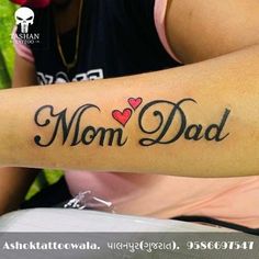 a man with a tattoo on his arm that says mom dad and hearts in black ink