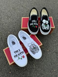 Till Death Kissing Skeletons for the forever romantics. These Vans are perfect for a wedding gift for a bride and groom. Custom Made-to-Order shoes. Looking for these in white? Grab them here: https://bit.ly/48jAKLm We buy each pair of blank shoes BRAND NEW from the Vans retail store. The ink is permanent and will never come off. Made in the USA. This price includes everything: shoes, artwork, and shipping. Please message us with any questions!Sizes listed are in US sizing scale. If you have any issues with your order, please feel free to reach out to us and we will be more than glad to help you!Note: Blvd Custom is in no way affiliated with any of the shoe brands or companies that are featured on our website. Each pair of shoes is ordered lawfully bought at retail price. Matching Vans Couple Shoes, Skatepark Wedding, Wedding Gift Ideas For Bride And Groom, Wedding Converse Bride, Emo Wedding, Shoes Artwork, Spooky Wedding, Wedding Vans, Dark Romantic Wedding