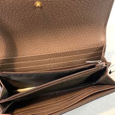 Gucci Ophidia GG Continental Supreme Wallet In great condition comes with certificate of ity. Wallet Gucci, Gucci Ophidia, Gold Ounce, Certificate Of Authenticity, Timeless Handbag, Vuitton Bag, Diaper Backpack, Baby Bag, Fashion Bags