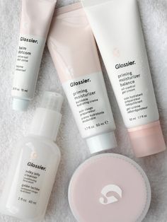 Skincare Products Glossier, Glossier Aesthetic Skincare, Glossier Skincare Routine, Glossier Collection, Glossier Wallpaper, Glossier Skin Care, Glossier Branding, Clean Girl Skincare, Skincare Glossier