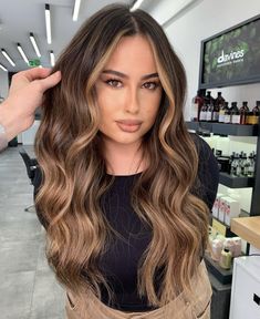 Hair Colour For Pale Skin Brown Eyes, Contouring Hair, Pale Skin Hair Color, Balayage Hair Blonde Long, New Hair Look, Silver Blonde Hair, Beige Hair, Dark Brunette Hair