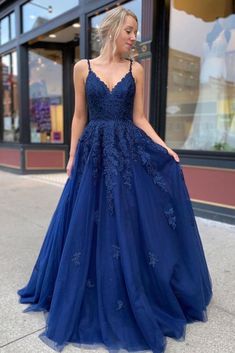 This Dress is fashionable for every occasion. the dress is made-to-order by professional tailors. You can choose from 50 colors, Regular sizes 2 to 16 and plus sizes 14w to 26W. Custom size is also available.. The product details: Color: Royal Blue, Length: Long, Silhouette: A-Line, Neckline: V-Neck, Primary Fabric: Tulle Prom Dresses Sparkly, Kebaya Brokat, Dream Prom, Hoco Dress, Blue Tulle, Dresses 2020, Tulle Prom Dress, Prom Dresses Lace, Prom Dresses Blue