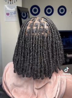 Locs With Combed Out Ends, Loc Sizes Black Women, Mid Back Faux Locs, Mini Faux Locs, Fake Locs Hairstyles, Locs Short, Short Locs