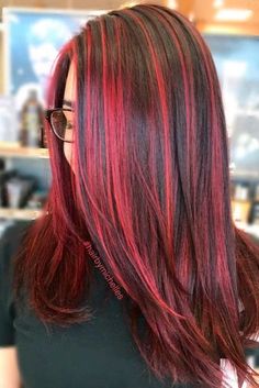 Red Highlights In Brown Hair, Black Prom Hairstyles, Brown Hair With Highlights And Lowlights, Hair With Highlights, Red Brown Hair, Highlights Hair, Red Highlights, Penteado Cabelo Curto, Brown Hair With Highlights