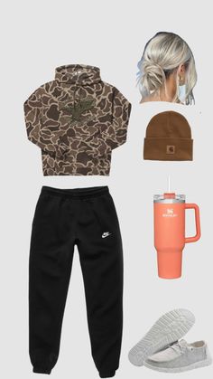 Country Outfits With Sweatpants, Western School Fits, Western Wishlist, Comfy Western Outfits, Western School Outfits, Simple Western Outfits, Country Fits, Western Fits