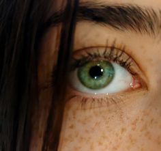 Olive Eyes, Olive Green Eyes, Eyes Aesthetic, Preppy Grunge, The Darkest Minds, Eye Photography, Aesthetic Eyes, Pretty Eyes, Green Aesthetic