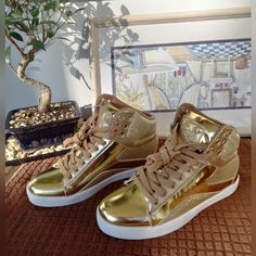 Stunning Nwt "Pastry" Gold "Pop Tart Glitter High Top Dance Sneakers. Size 7m. Memory Foam. Padded Collar. New With Tags. No Box. Dance Shoes Hip Hop, Pastry Shoes, Hip Hop Sneakers, Red High Tops, Pop Tart, Dance Sneakers, Hightop Sneakers, Silver Sneakers, White High Tops