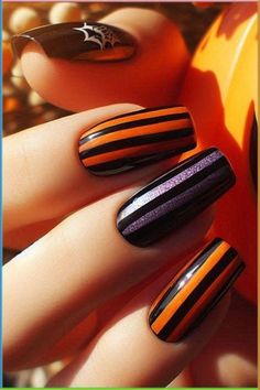 Nail Polish Tutorial, Turkey Nails, Black Halloween Nails, Cute Nail Polish, Halloween Nails Easy, Thanksgiving Nail Art, Heart Nail Designs, Black Designs, Festive Nail Art