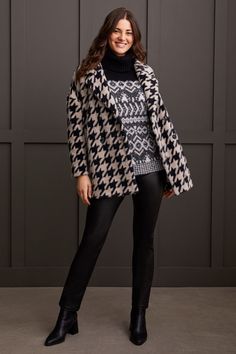 Embrace unparalleled sophistication with this double-breasted coat, marrying an elegant silhouette with a timeless yet striking houndstooth pattern. Crafted from soft knit fabric with a plush feel, its all-over design exudes luxury. Complete with functional front pockets and an unlined interior allowing graceful draping, it epitomizes both style and comfort. Style: 1981O-8068-1330 Hounds Tooth, Houndstooth Pattern, Double Breasted Jacket, Double Breasted Coat, Knitwear Cardigan, Sweaters Knitwear, Summer Cotton, Blazer Coat, Soft Knits