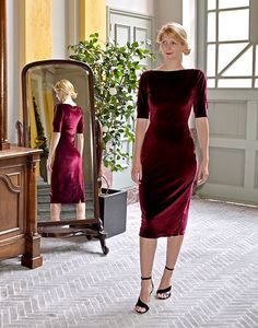 Party Dresses With Sleeves, Evening Cocktail Dress, Velvet Party Dress, Long Pencil Skirt, Fancy Cocktails, Dress With Split, Velvet Cocktail Dress, Carole Lombard