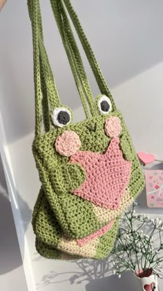 Sac Diy, Crochet Fairy, Crochet Frog, Kawaii Crochet, Crochet Design Pattern, Crochet Business, Crochet Clutch, Crochet Fashion Patterns, Quick Crochet