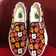 Hard To Find Floral Theme Vans Vintage Black Sneakers For Spring, Black Vintage Sneakers For Spring, Retro Black Sneakers For Summer, Vans Hightop, Vans Old Skool Checkerboard, Vans Orange, Black High Top Vans, Vans Authentic Shoes, Unique Floral Design