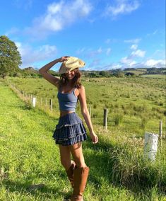 Farm Girl Outfits, Country Concert Outfits, Farmer Outfit, Farmer Girl, Southern Outfits