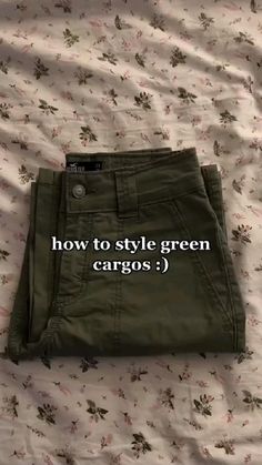 Cute Outfits With Green Pants, Fall Outfits Green Pants, Kurti With Cargo Pants, Cute Outfits With Green Cargo Pants, Styling Green Cargos, How To Style Green Shorts, How To Style Green Jeans, Green Cargo Pants Outfit Aesthetic, How To Style Green Cargo Pants